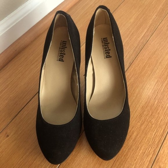 Like New Unlisted by Kenneth Cole Black Faux Suede Pumps - Picture 2 of 3